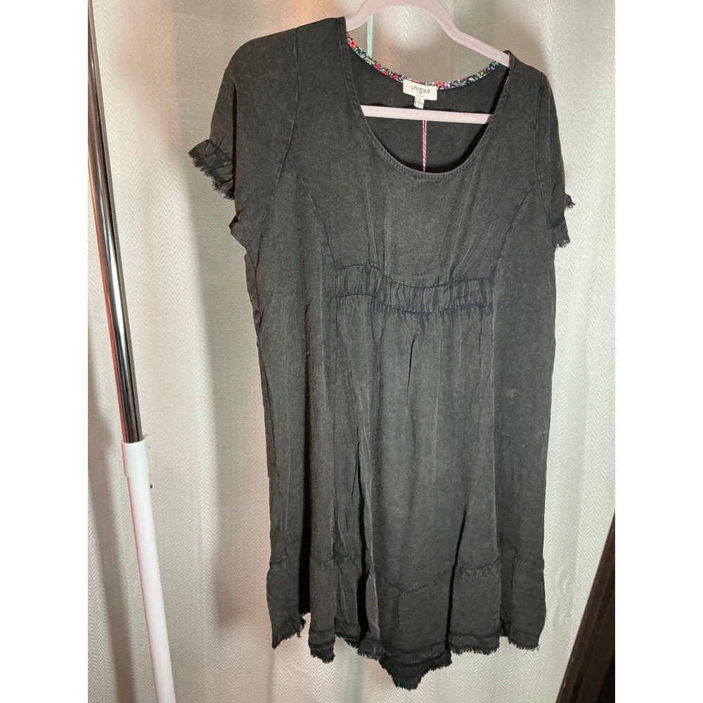 Umgee USA Women's black wash Tunic Dress Short Sleeve Floral Neckline Frayed Hem